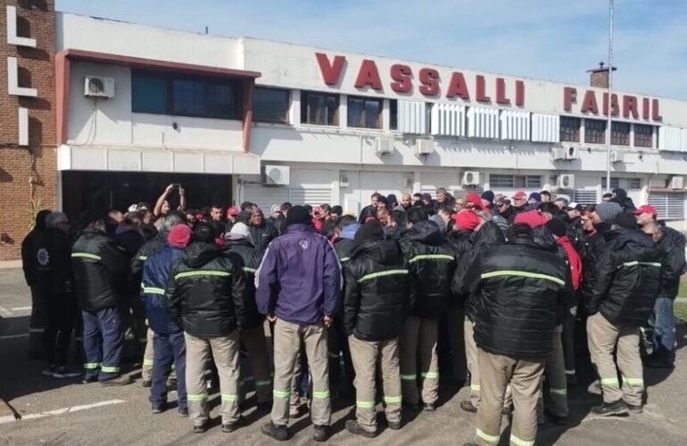 Imagen de Vassalli vuelve a producir tras ocho meses de par&aacute;lisis luego de un acuerdo con los trabajadores