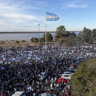 Imagen de Rosario: una adolescente cay&oacute; desde el puente de Pasaje Juramento durante los festejos por la Selecci&oacute;n y fue internada