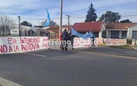 Imagen de Nuevo corte de vecinos y frentistas por el impacto de la autov&iacute;a