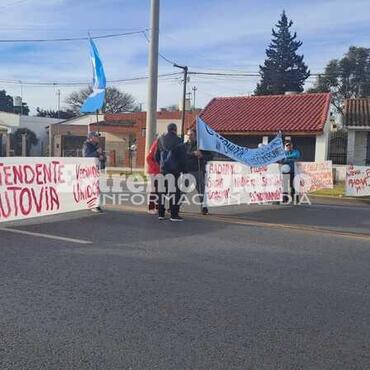 Imagen de Nuevo corte de vecinos y frentistas por el impacto de la autov&iacute;a