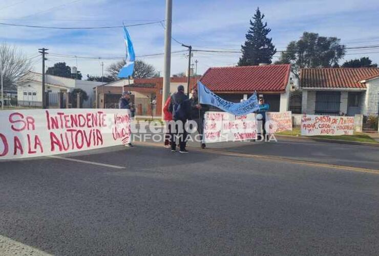 Imagen de Nuevo corte de vecinos y frentistas por el impacto de la autov&iacute;a