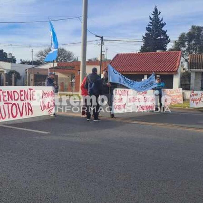 Imagen de Nuevo corte de vecinos y frentistas por el impacto de la autov&iacute;a