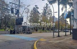 Ultiman detalles por calle Belgrano. El palco estar&aacute; frente a Cultura.