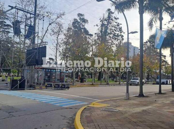 Ultiman detalles por calle Belgrano. El palco estar&aacute; frente a Cultura.