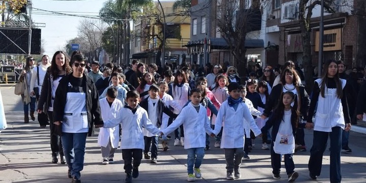 Imagen de Con un multitudinario desfile de instituciones, Arroyo Seco conmemor&oacute; el 9 de Julio y su 138&deg; aniversario