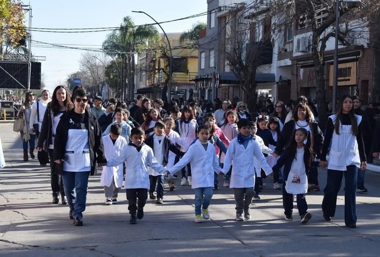 Imagen de Con un multitudinario desfile de instituciones, Arroyo Seco conmemor&oacute; el 9 de Julio y su 138&deg; aniversario