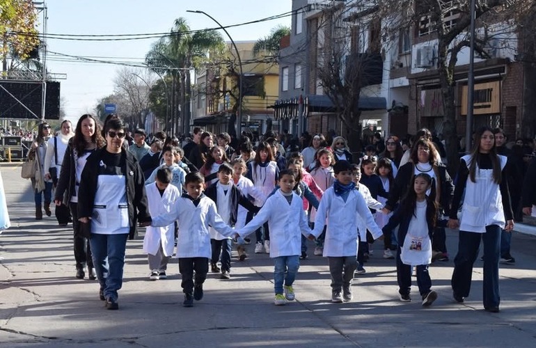 Imagen de Con un multitudinario desfile de instituciones, Arroyo Seco conmemor&oacute; el 9 de Julio y su 138&deg; aniversario