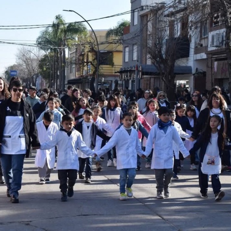 Imagen de Con un multitudinario desfile de instituciones, Arroyo Seco conmemor&oacute; el 9 de Julio y su 138&deg; aniversario