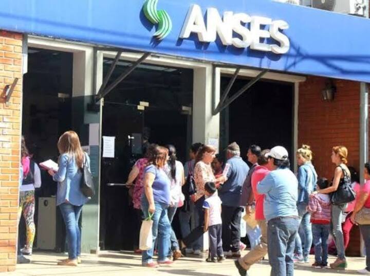 Imagen de Calendario de pagos de ANSES: qui&eacute;nes cobran sus haberes este lunes 13 de julio