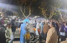 Imagen de EL CENTRO SE TI&Ntilde;&Oacute; DE CELESTE Y BLANCO: Multitudinario festejo en Arroyo Seco tras el pase de la Selecci&oacute;n a semifinales