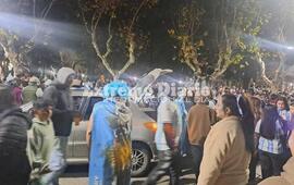 Imagen de EL CENTRO SE TI&Ntilde;&Oacute; DE CELESTE Y BLANCO: Multitudinario festejo en Arroyo Seco tras el pase de la Selecci&oacute;n a semifinales