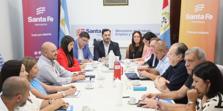 Imagen de Santa Fe reabre las paritarias con estatales y docentes para discutir los salarios del segundo semestre