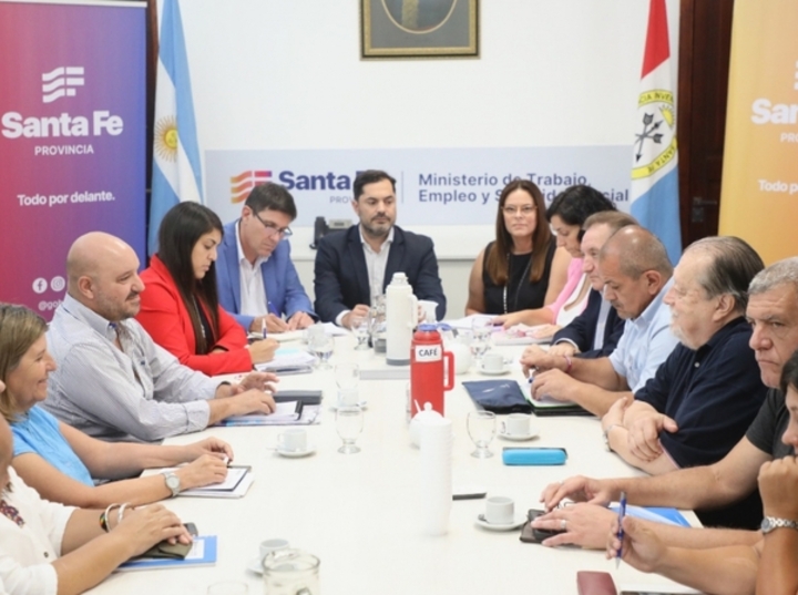 Imagen de Santa Fe reabre las paritarias con estatales y docentes para discutir los salarios del segundo semestre