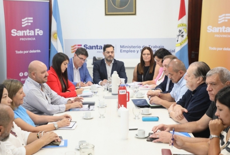 Imagen de Santa Fe reabre las paritarias con estatales y docentes para discutir los salarios del segundo semestre