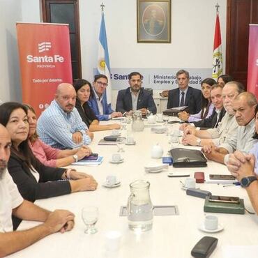 Imagen de Paritarias en Santa Fe: El Gobierno retoma hoy las negociaciones clave con estatales y docentes