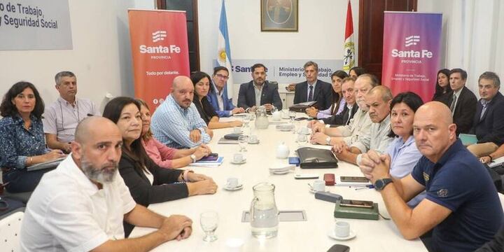 Imagen de Paritarias en Santa Fe: El Gobierno retoma hoy las negociaciones clave con estatales y docentes