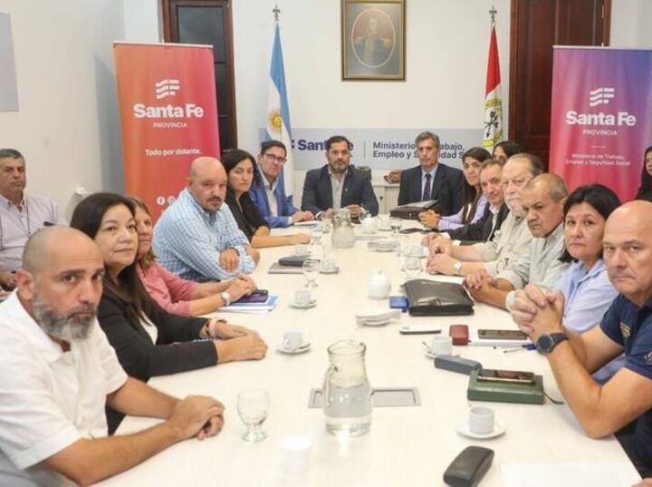 Imagen de Paritarias en Santa Fe: El Gobierno retoma hoy las negociaciones clave con estatales y docentes