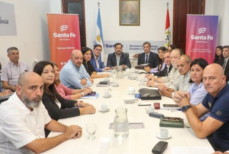 Imagen de Paritarias en Santa Fe: El Gobierno retoma hoy las negociaciones clave con estatales y docentes