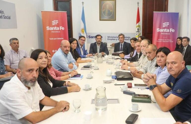 Imagen de Paritarias en Santa Fe: El Gobierno retoma hoy las negociaciones clave con estatales y docentes