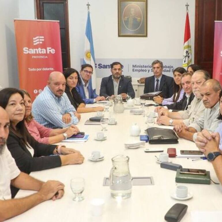 Imagen de Paritarias en Santa Fe: El Gobierno retoma hoy las negociaciones clave con estatales y docentes