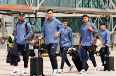 Imagen de La Selecci&oacute;n Argentina regresa hoy al pa&iacute;s tras la final del Mundial, con ausencias confirmadas de Messi y De Paul