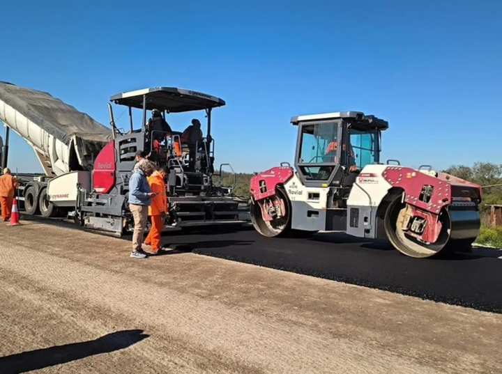 Imagen de Avanza la pavimentaci&oacute;n de calle Piedrabuena en Alvear: inversi&oacute;n de $8.100 millones para potenciar el tr&aacute;nsito pesado