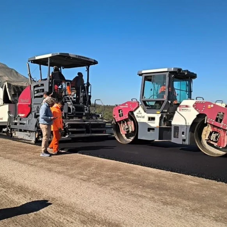 Imagen de Avanza la pavimentaci&oacute;n de calle Piedrabuena en Alvear: inversi&oacute;n de $8.100 millones para potenciar el tr&aacute;nsito pesado
