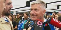 El padre de Lo Celso habl&oacute; sobre la bandera de Malvinas en el triunfo ante Inglaterra: "No lo pod&iacute;a creer, fue muy emotivo".