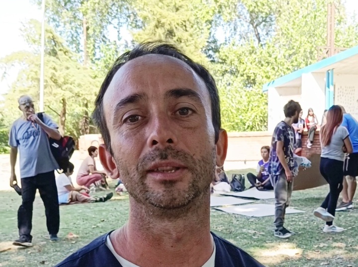 El veterinario cubre este período de transición hasta que encuentren otro profesional. El veterinario cubre este período de transición hasta que encuentren otro profesional.