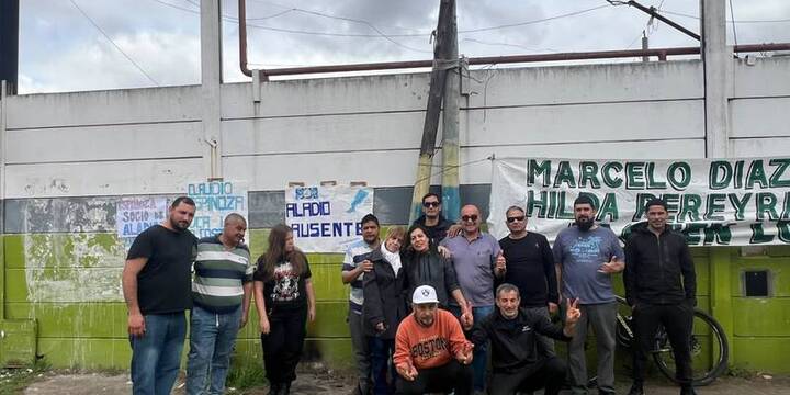 Imagen de Trabajadores despedidos de Expreso Br&iacute;o denuncian abandono gremial y reclaman respuestas tras el cierre de la empresa