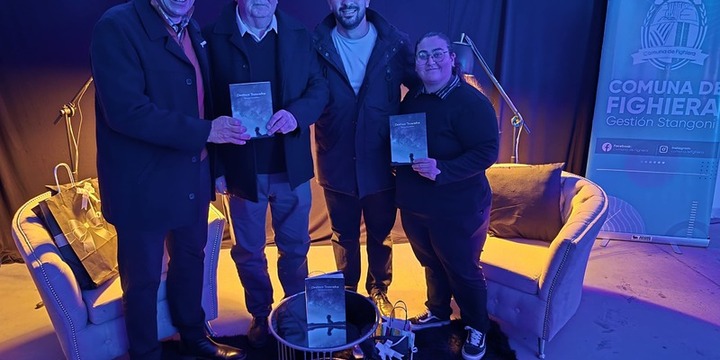 Imagen de Fighiera: El escritor local Alberto Aichino present&oacute; su novela de ciencia ficci&oacute;n �Destinos Truncados�