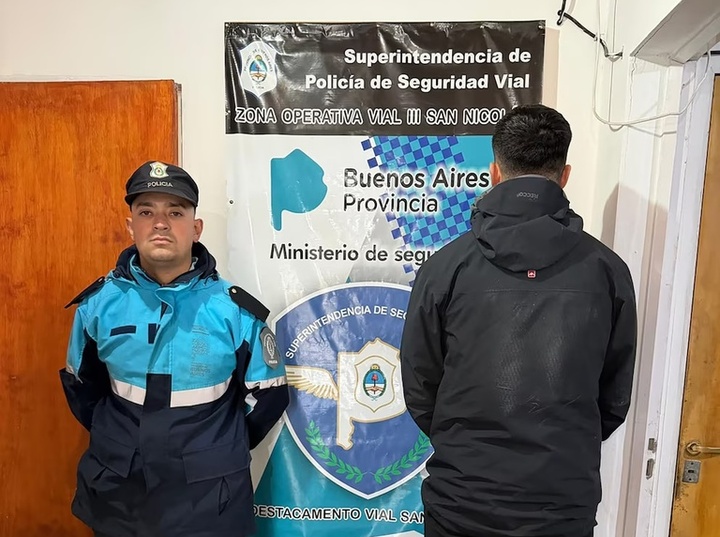 Imagen de Circulaba con un arsenal de 131 armas de guerra, lo descubrieron en un control vehicular y qued&oacute; detenido