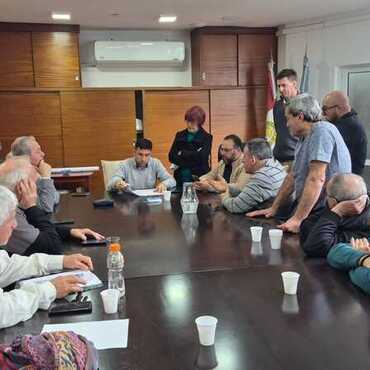 Imagen de Vecinos de Ruta 21 fueron recibidos por Vialidad Provincial y plantearon sus reclamos