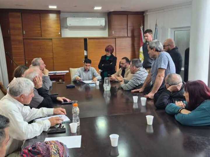 Imagen de Vecinos de Ruta 21 fueron recibidos por Vialidad Provincial y plantearon sus reclamos
