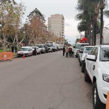 Ins&oacute;lito. Los veh&iacute;culos municipales salieron del corral&oacute;n pero para una manifestaci&oacute;n organizada por la Municipalidad