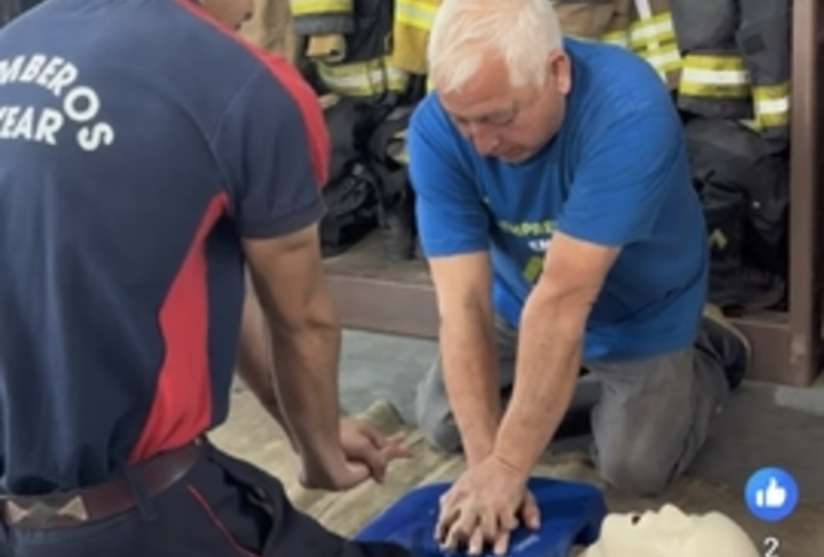 Imagen de Bomberos Voluntarios de Alvear capacitaron en primeros auxilios a emprendedores y artesanos locales