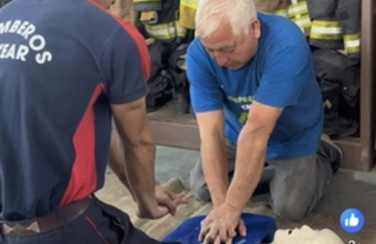 Imagen de Bomberos Voluntarios de Alvear capacitaron en primeros auxilios a emprendedores y artesanos locales