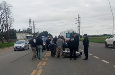 Imagen de Motociclista sufri&oacute; graves heridas tras chocar con un auto