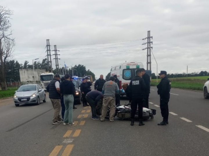 Imagen de Motociclista sufri&oacute; graves heridas tras chocar con un auto