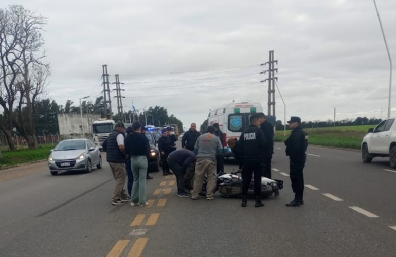 Imagen de Motociclista sufri&oacute; graves heridas tras chocar con un auto