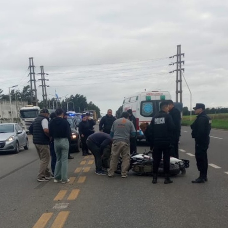 Imagen de Motociclista sufri&oacute; graves heridas tras chocar con un auto