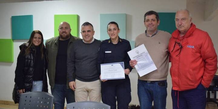 Imagen de El Concejo Municipal de Arroyo Seco declar&oacute; Ciudadana Destacada a la bombera voluntaria Diamela Coletta
