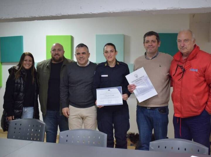 Imagen de El Concejo Municipal de Arroyo Seco declar&oacute; Ciudadana Destacada a la bombera voluntaria Diamela Coletta