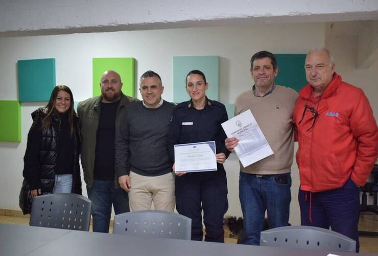 Imagen de El Concejo Municipal de Arroyo Seco declar&oacute; Ciudadana Destacada a la bombera voluntaria Diamela Coletta