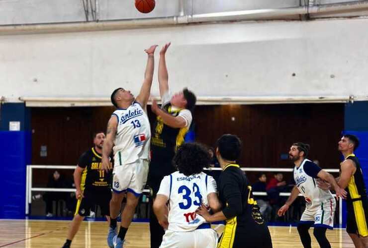 Imagen de Athletic volvi&oacute; a hacerse fuerte en casa y venci&oacute; 65-50 a Saladillo B