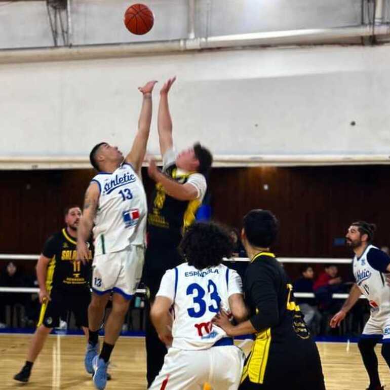 Imagen de Athletic volvi&oacute; a hacerse fuerte en casa y venci&oacute; 65-50 a Saladillo B