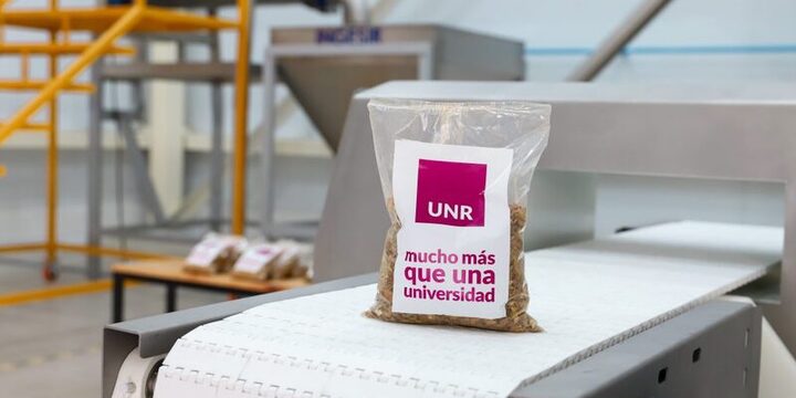Imagen de La UNR inaugur&oacute; una Planta P&uacute;blica de Alimentos con capacidad para 320 mil raciones anuales