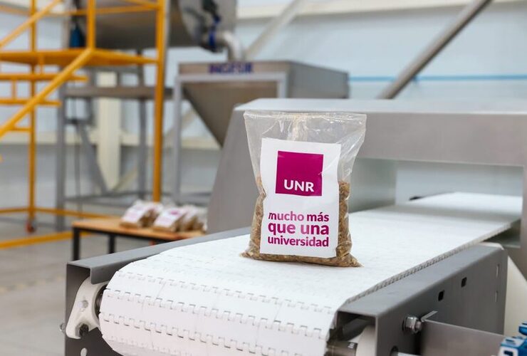 Imagen de La UNR inaugur&oacute; una Planta P&uacute;blica de Alimentos con capacidad para 320 mil raciones anuales