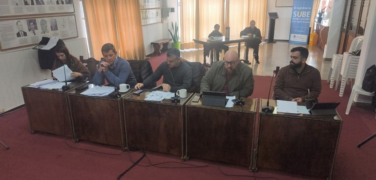 Imagen de El Concejo pide informes al Ejecutivo por la contrataci&oacute;n de una empresa privada para el barrido de calles
