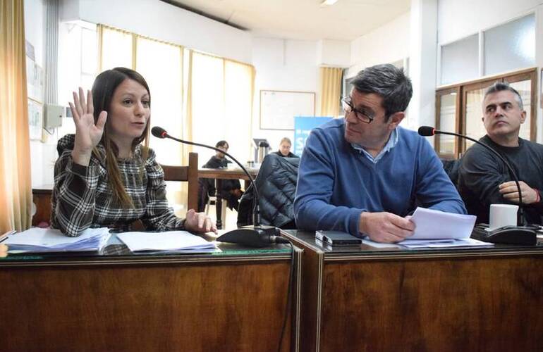 Imagen de Fuerte cruce entre Delorenzi y Serra por el marco legal de la pirotecnia y el operativo de seguridad